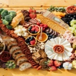 planche gourmande fromages, charcuterie et fruits