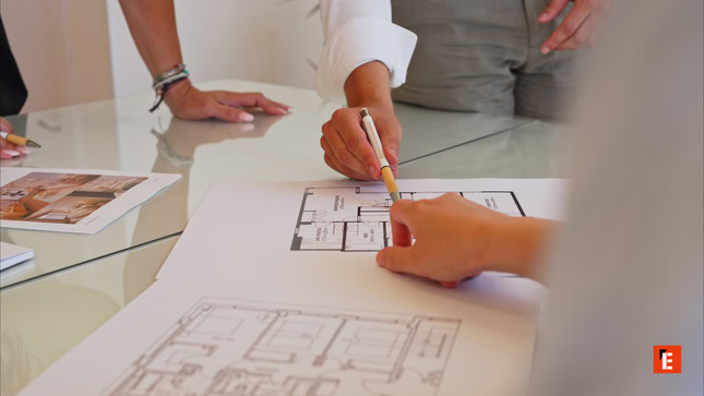 manos y planos: reunión de diseño arquitectónico