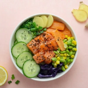 poke bowl salmone e verdure colorate