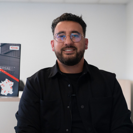 portrait professionnel dun homme en interview
