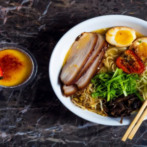 ramen au porc, Œuf mollet et crème brûlée