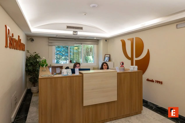 recepción moderna de clínica de psicología