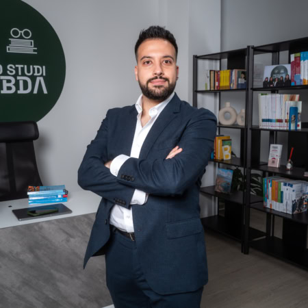 direttore del centro studi con logo verde