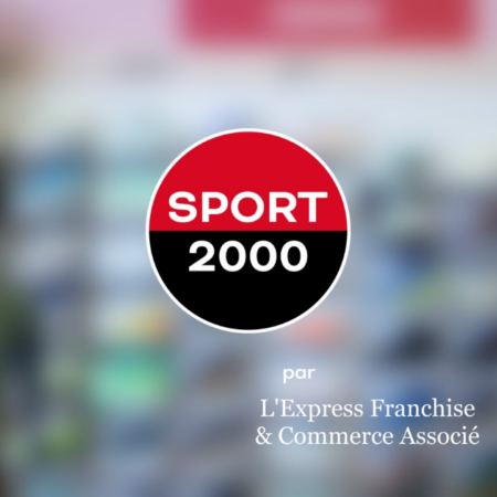 logo sport 2000 sur vitrine de boutique floue