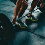stacco con bilanciere: gambe forti in palestra