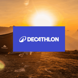 tenda allalba in montagna con logo decathlon