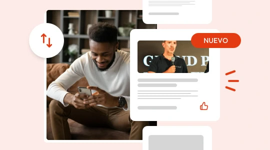 joven en sofá explorando feed móvil con nuevo contenido