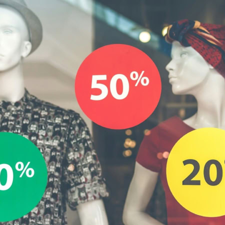 vitrine soldes : mannequins et pastilles 50% 30% 20%