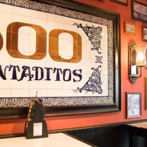 intérieur 100 montaditos — mosaïque et déco espagnole