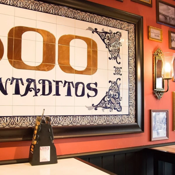intérieur 100 montaditos — mosaïque et déco espagnole