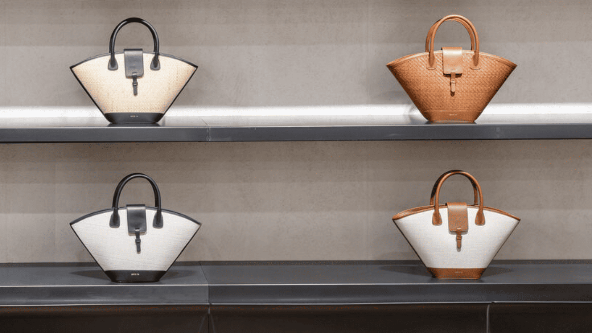 bolsos minimalistas de piel blancos y tostados