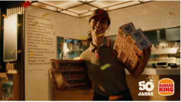 burger king mitarbeiterin feiert 50 jahre mit baby‑burger