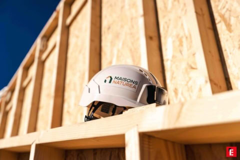 casque de sécurité sur chantier bois — maisons naturea