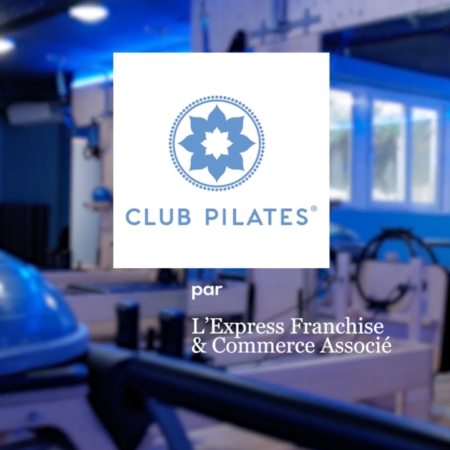 club pilates : studio bleu avec reformers en bois