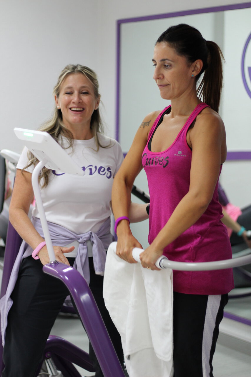 due donne in palestra curves, allenamento femminile