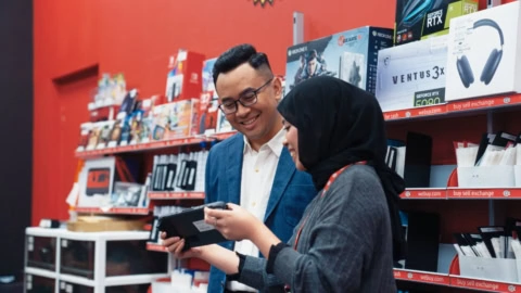tech consultation in electronics store
