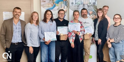 remise de certificats et cadeaux à lÉquipe