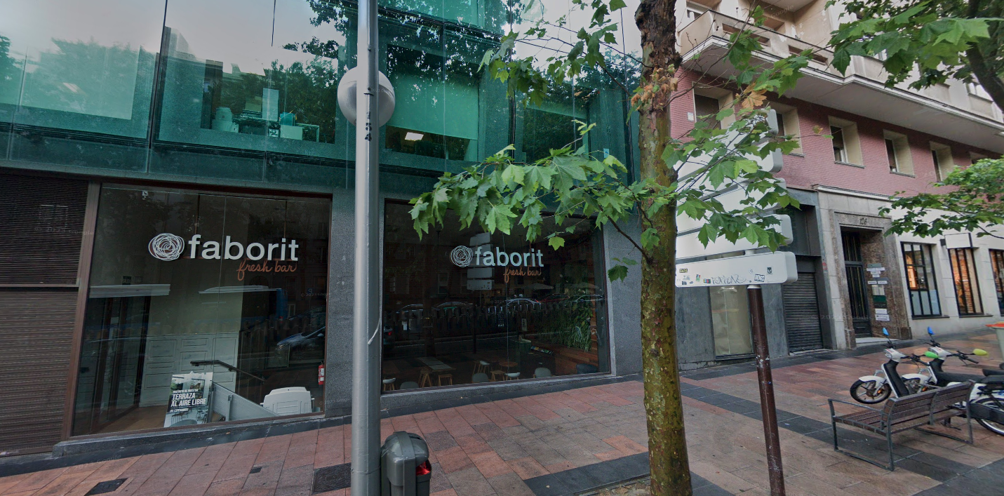 faborit fresh bar en calle tranquila