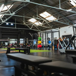 salle de musculation industrielle et entraînement fonctionnel