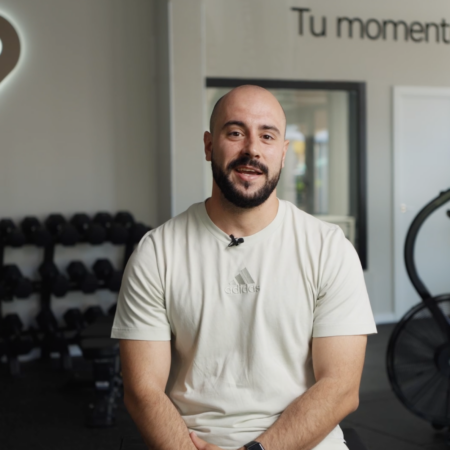 testimonio de entrenamiento en gimnasio moderno