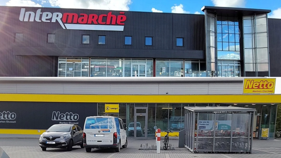 façade du supermarché intermarché netto avec parking