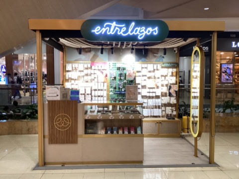 kiosco de joyería entrelazos en centro comercial