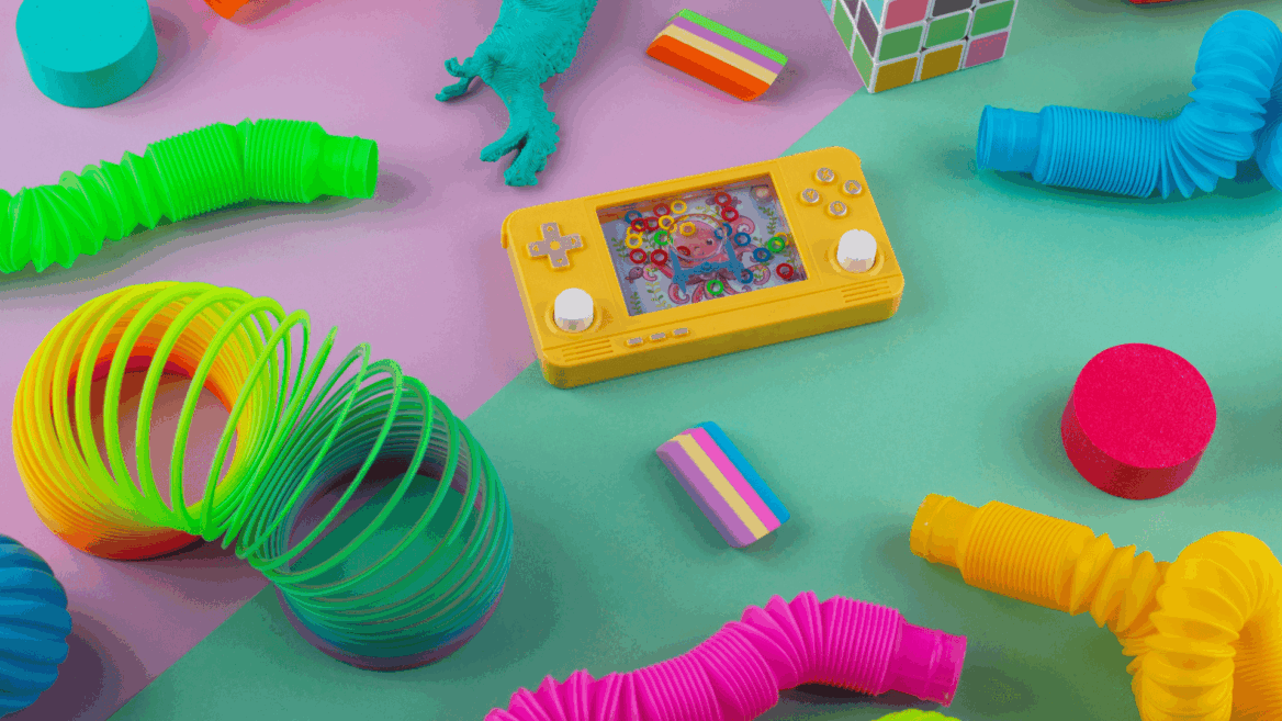 colección de juguetes retro pastel y neón