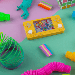 colección de juguetes retro pastel y neón