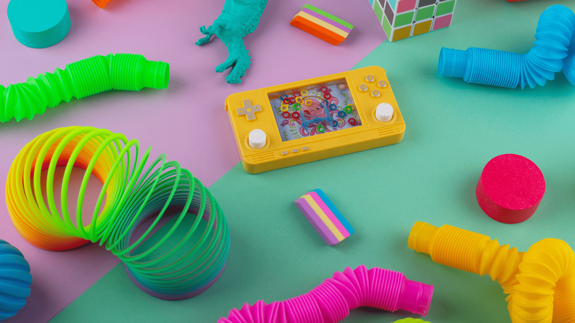 colección de juguetes retro pastel y neón