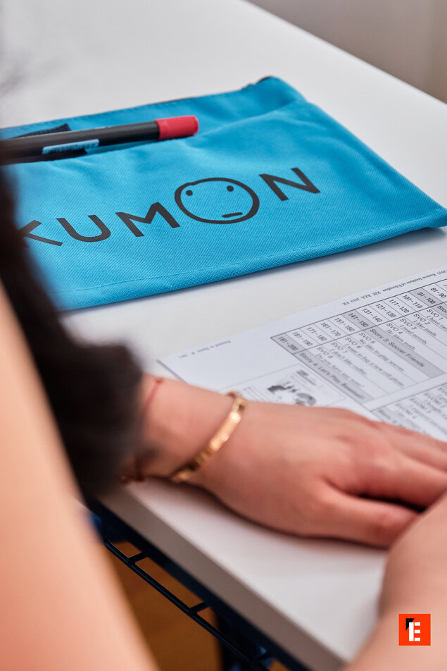trousse kumon turquoise et fiche dexercices
