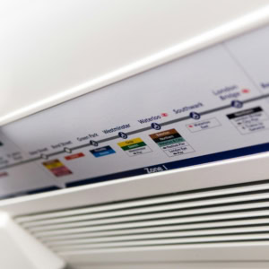 london zone 1 plan im bahnwagen mit handlauf