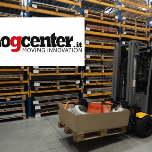 magazzino logcenter con carrello elevatore giallo