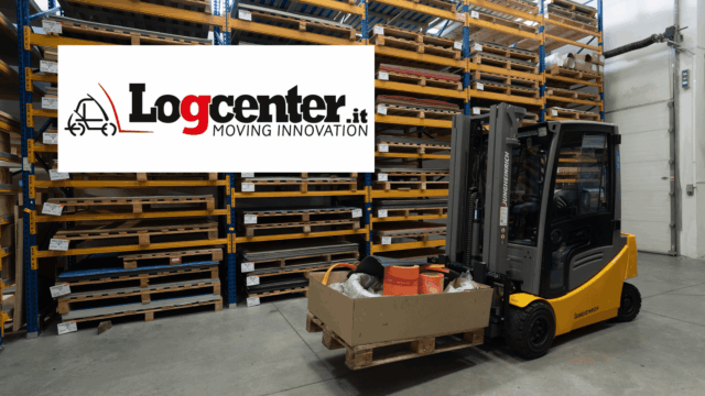 magazzino logcenter con carrello elevatore giallo