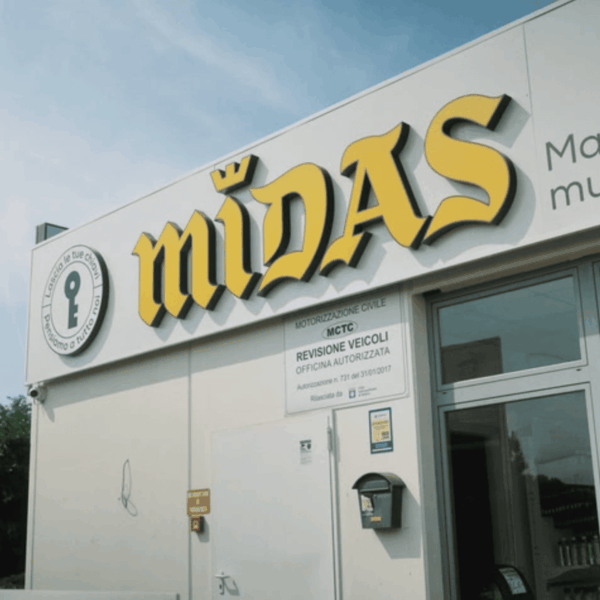 façade atelier midas avec enseigne et révision véhicules