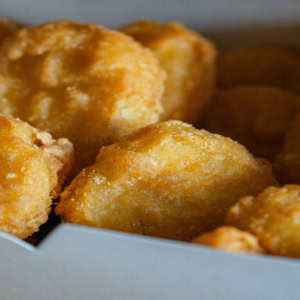 nuggets de poulet panés dorés et croustillants