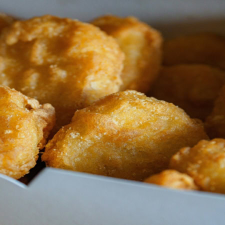 nuggets de poulet panés dorés et croustillants