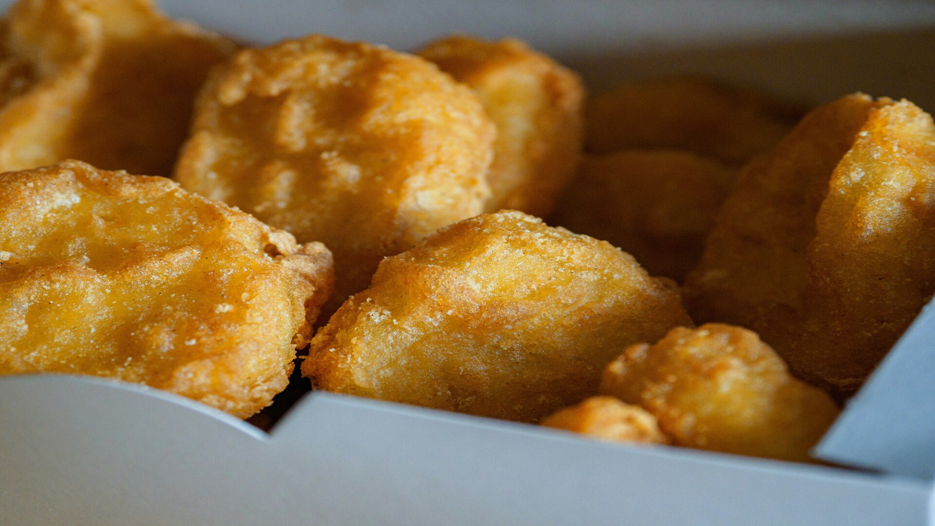 nuggets de poulet panés dorés et croustillants