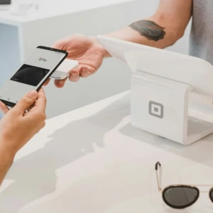 paiement sans contact avec smartphone À la caisse