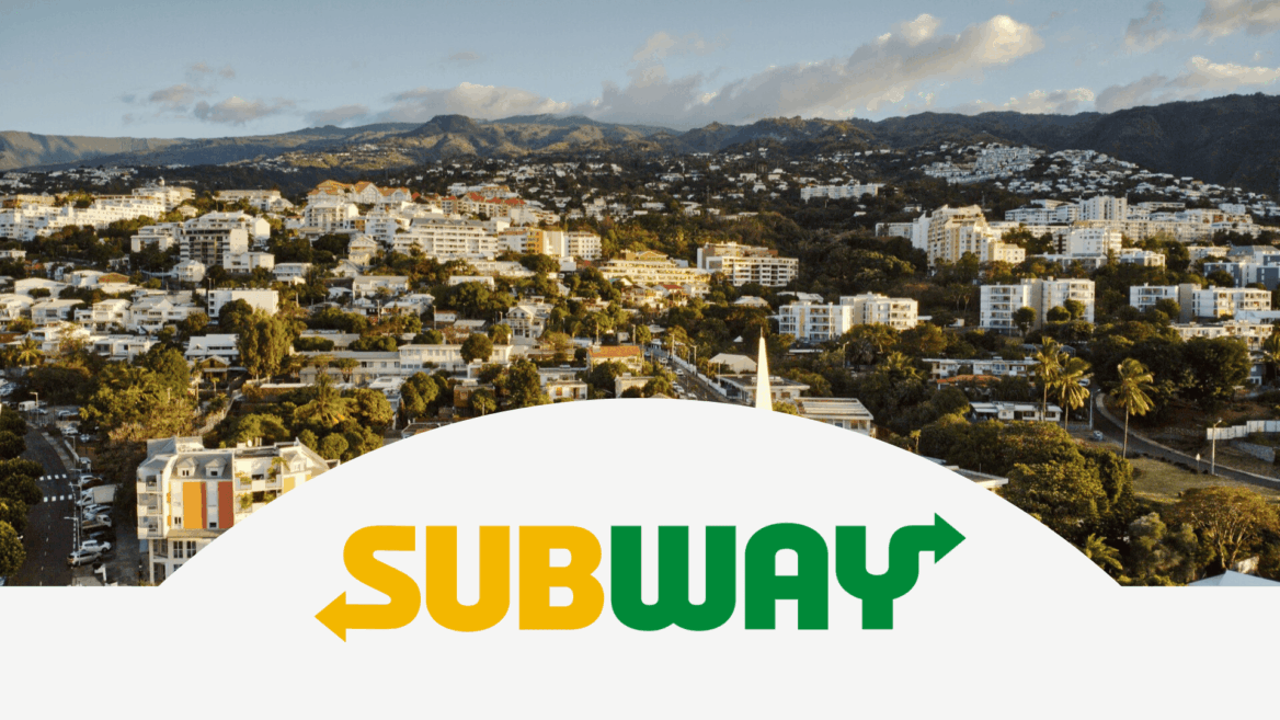 panorama colline au coucher de soleil avec logo subway