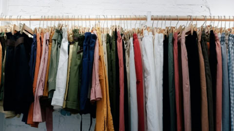 pantaloni e gonne in colori caldi naturali