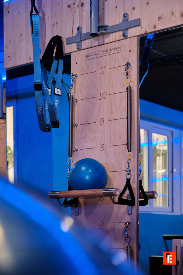 planche pilates murale trx et ressorts en studio