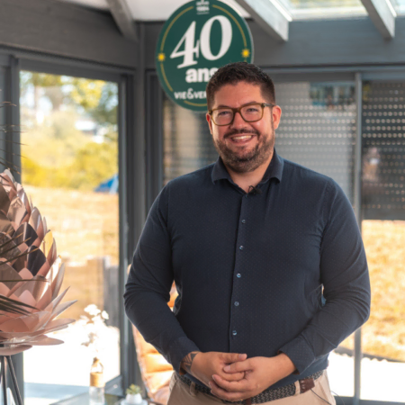 portrait dhomme en bureau moderne – 40 ans