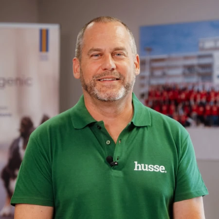 portrait du représentant husse en polo vert