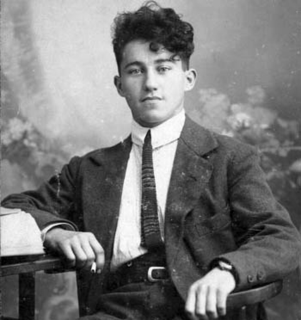 portrait dun jeune homme en costume, années 1920