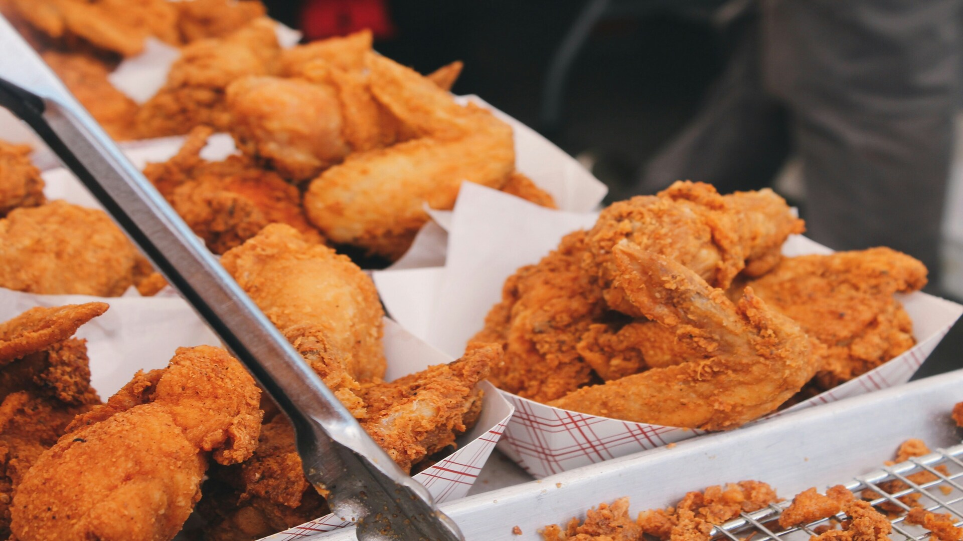 poulet frit croustillant ailes et cuisses traiteur
