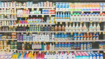 rayon réfrigéré: yaourts et laits végétaux variés