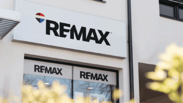 oficina inmobiliaria re/max con fachada y escaparate