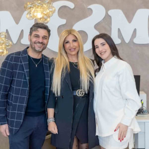 ritratto di gruppo elegante in ambiente aziendale