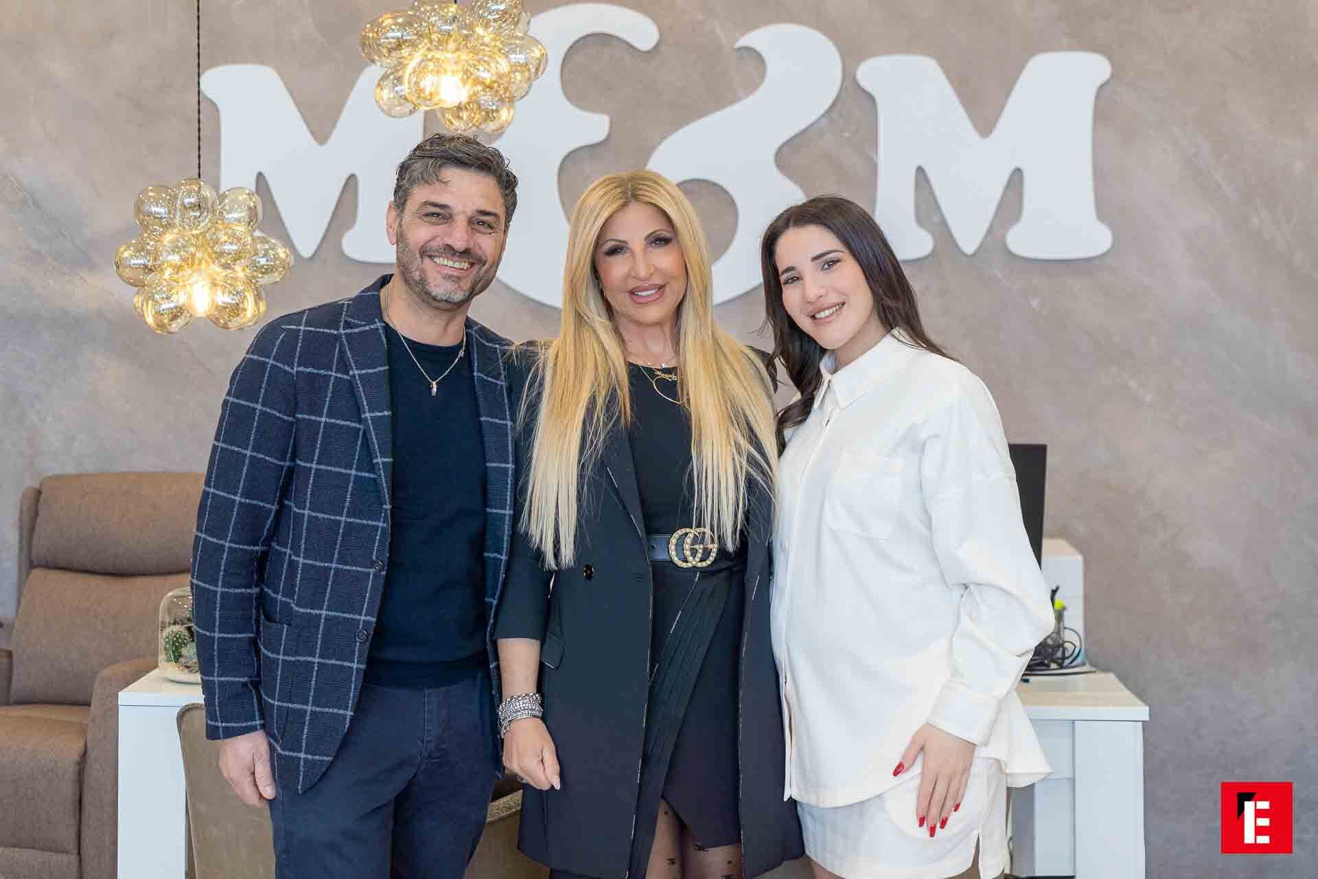 ritratto di gruppo elegante in ambiente aziendale