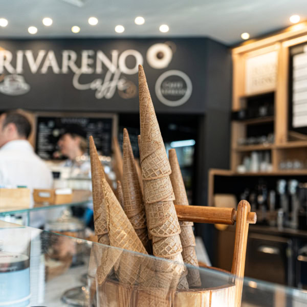 intérieur rivareno : cônes de glace au comptoir